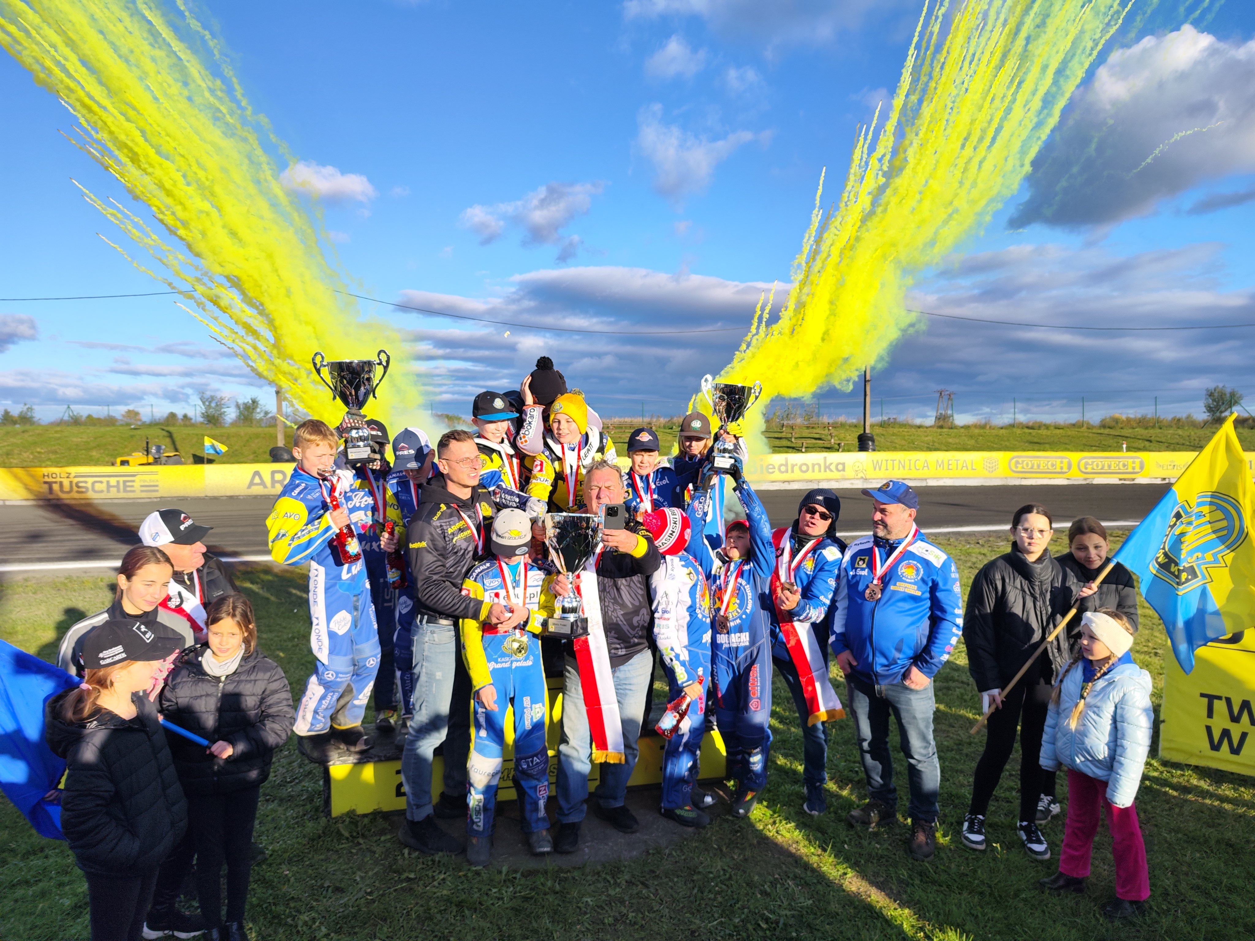 Żużel. Kolejne medale w Polsce rozdane, ale to jeszcze nie koniec