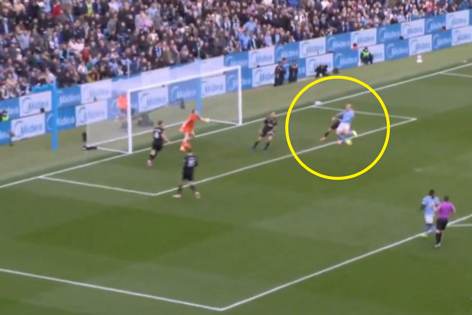 Dublet Haalanda. Tak pokonał bramkarza [WIDEO]