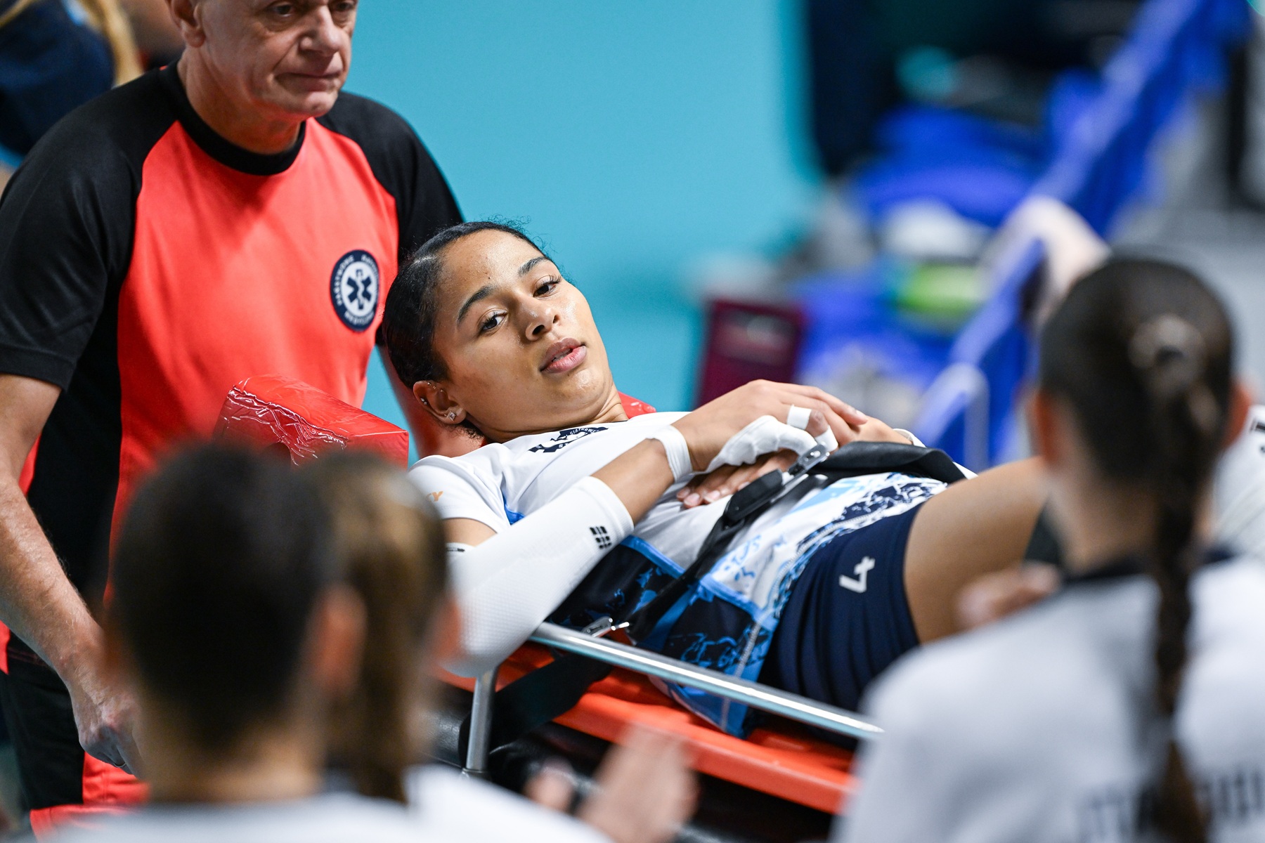 To wyglądało koszmarnie. Musieli znieść ją na noszach