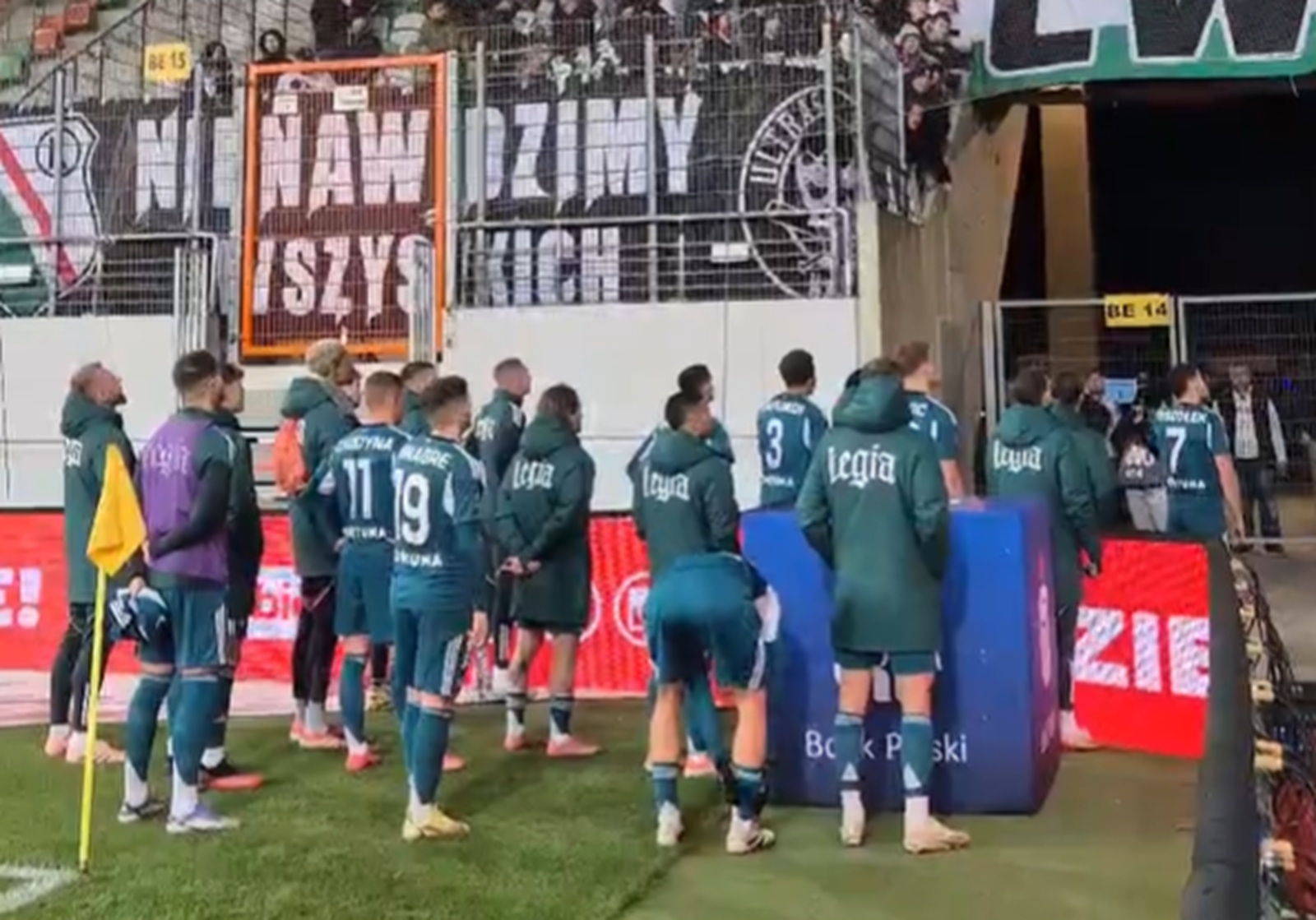 Kibice Legii stracili cierpliwość. "Reakcja w pełni zasłużona"
