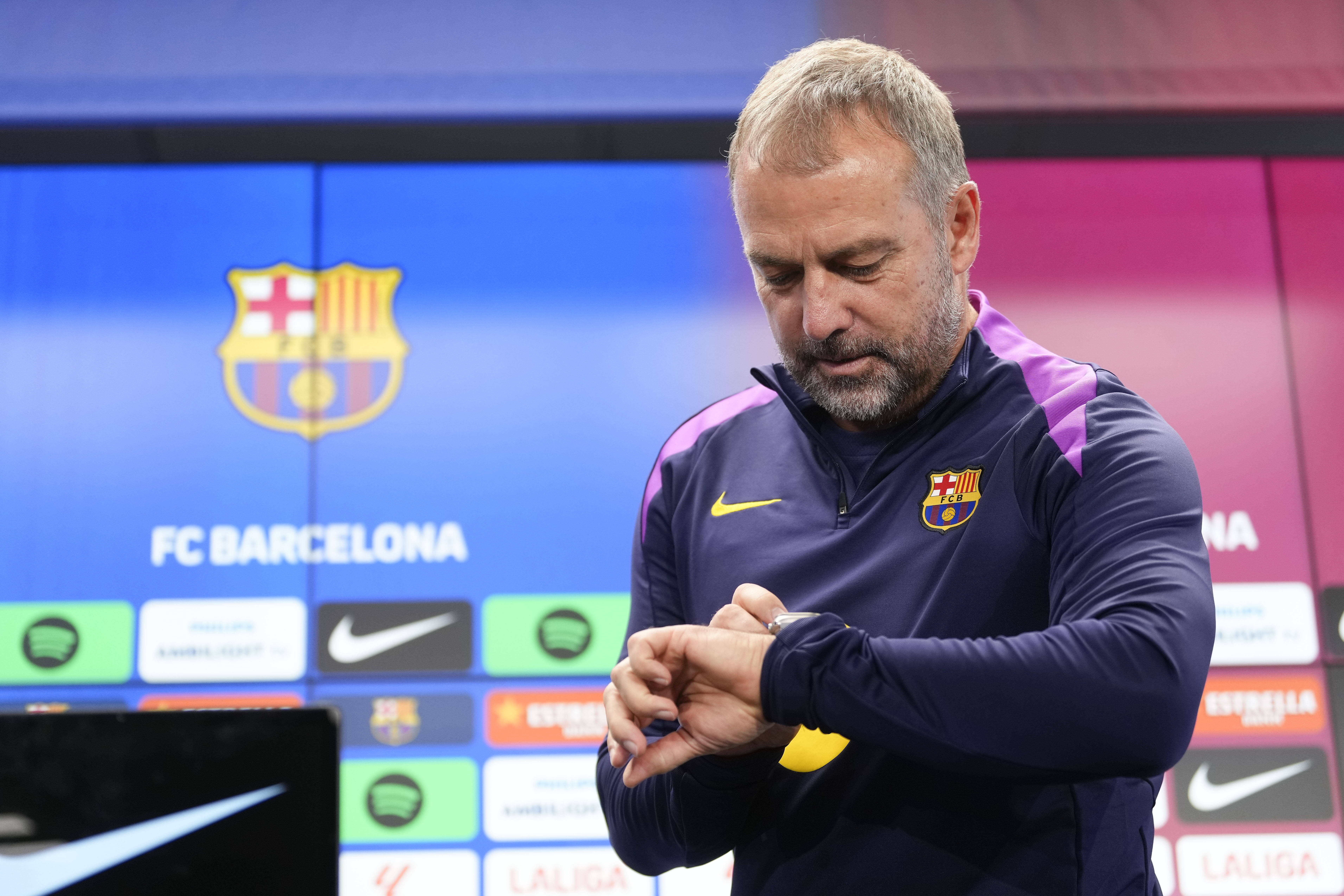 Hansi Flick odlicza czas do powrotu kluczowych piłkarzy. "Tęsknię za Raphinhą"