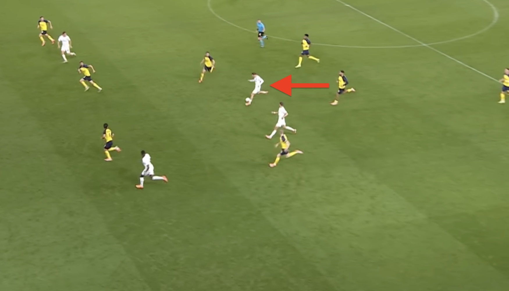 Magiczne podanie Zielińskiego. Polak brał udział w demolce w Lidze Mistrzów [WIDEO]