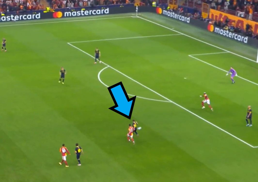 Kuriozalny gol w Lidze Mistrzów. W tę "asystę" trudno uwierzyć [WIDEO]