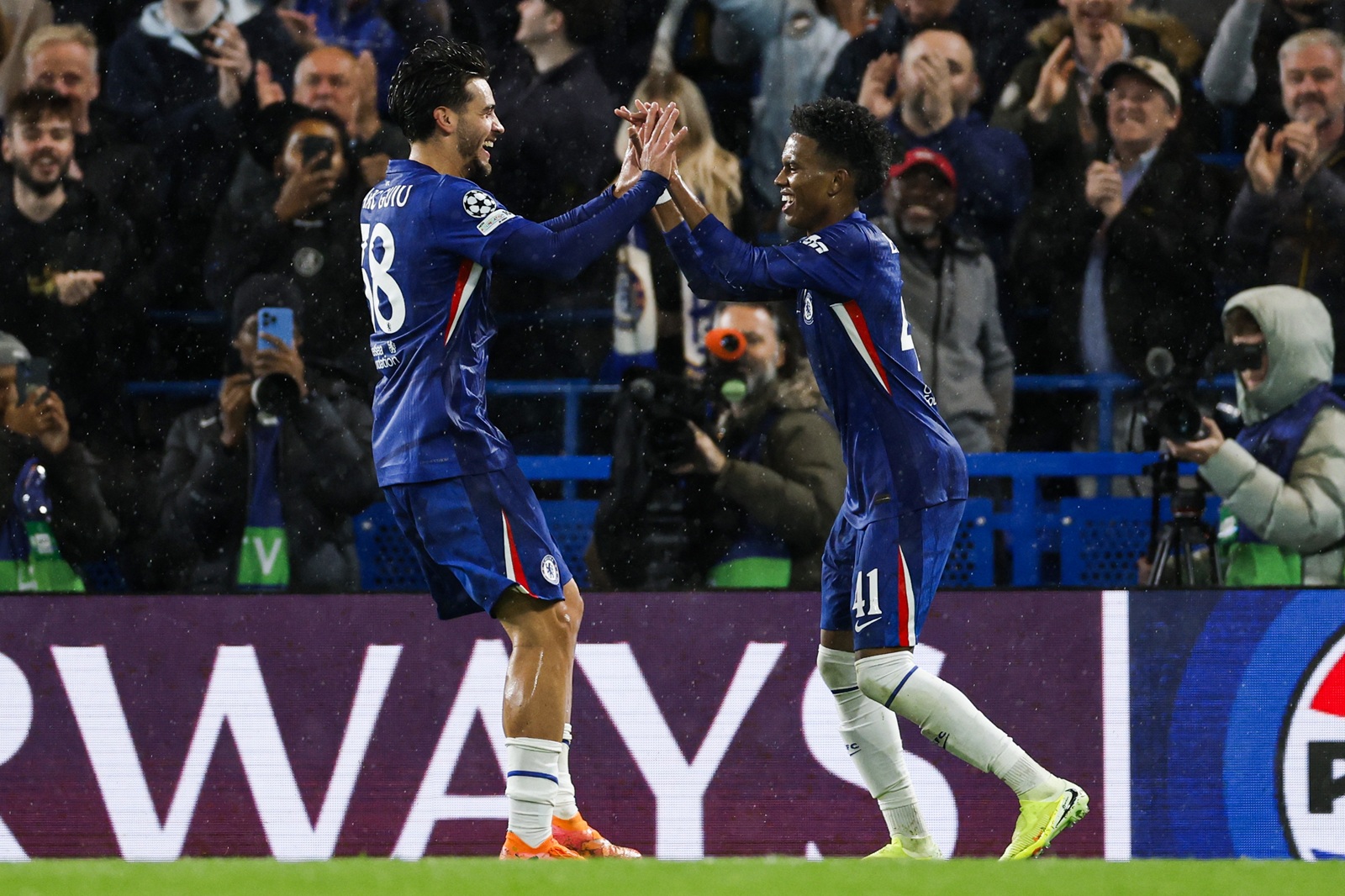 To idzie młodość. Historyczny mecz w Lidze Mistrzów