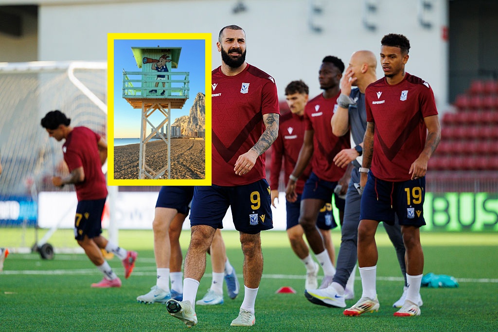 Takie obrazki na Gibraltarze. Słynny kibic Lecha dał o sobie znać