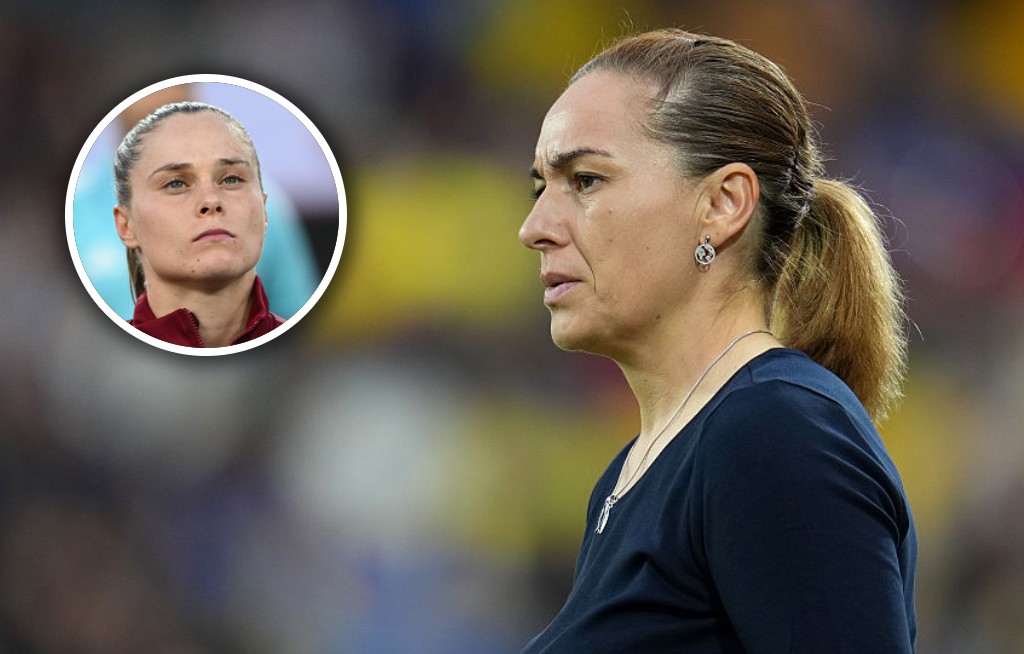 "Czasem mama i tata też wyjeżdżają na wakacje". Trener Nina Patalon obrazowo o braku Ewy Pajor