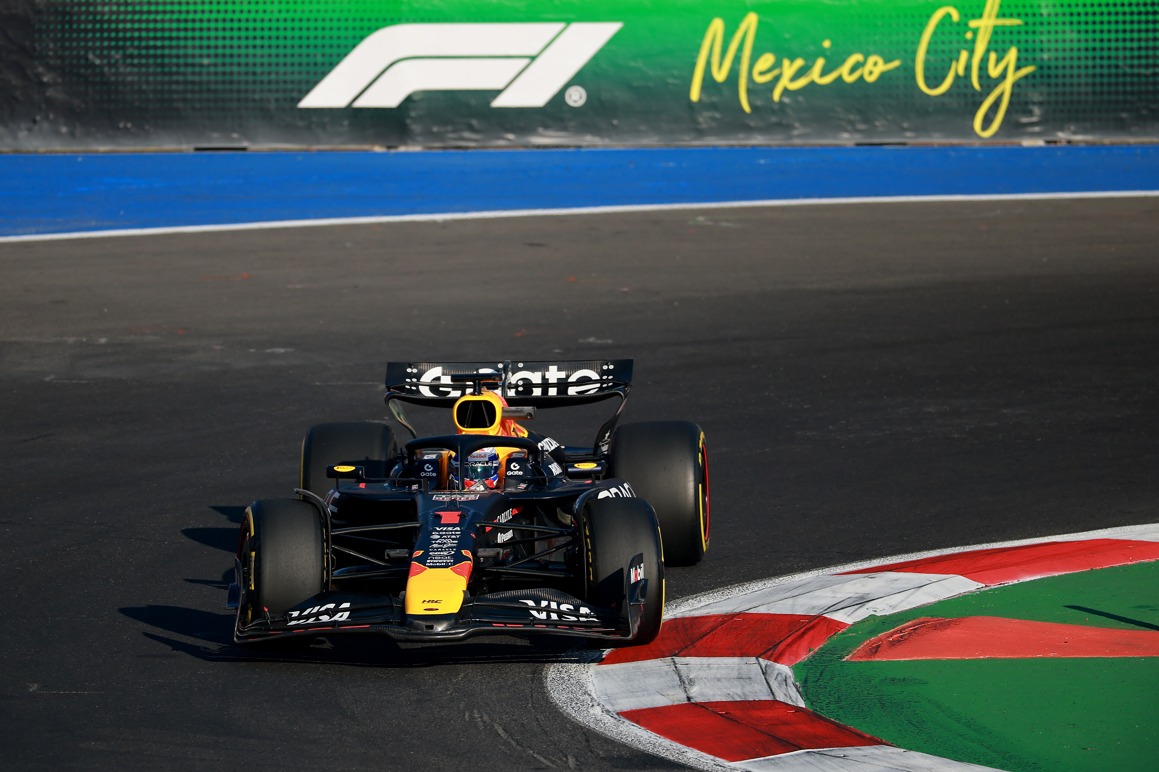 Verstappen wrócił do bolidu i pokazał klasę. Ciekawie w F1