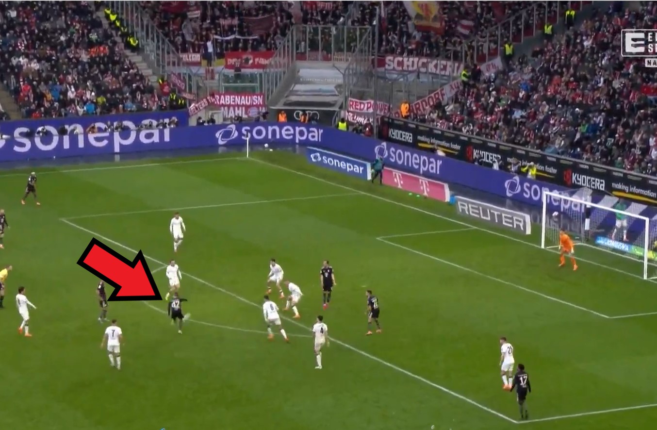 "Zapamiętajcie państwo to nazwisko". Tak strzela 17-latek z Bayernu [WIDEO]