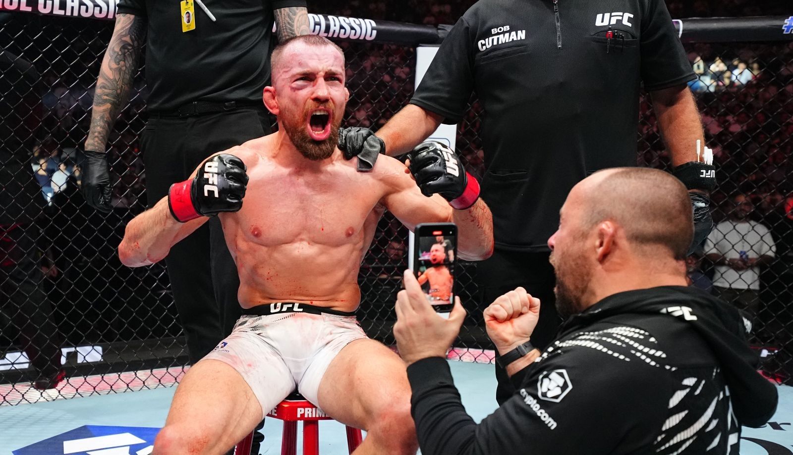 Opuścił klatkę na noszach. Koszmar rywala Polaka w UFC