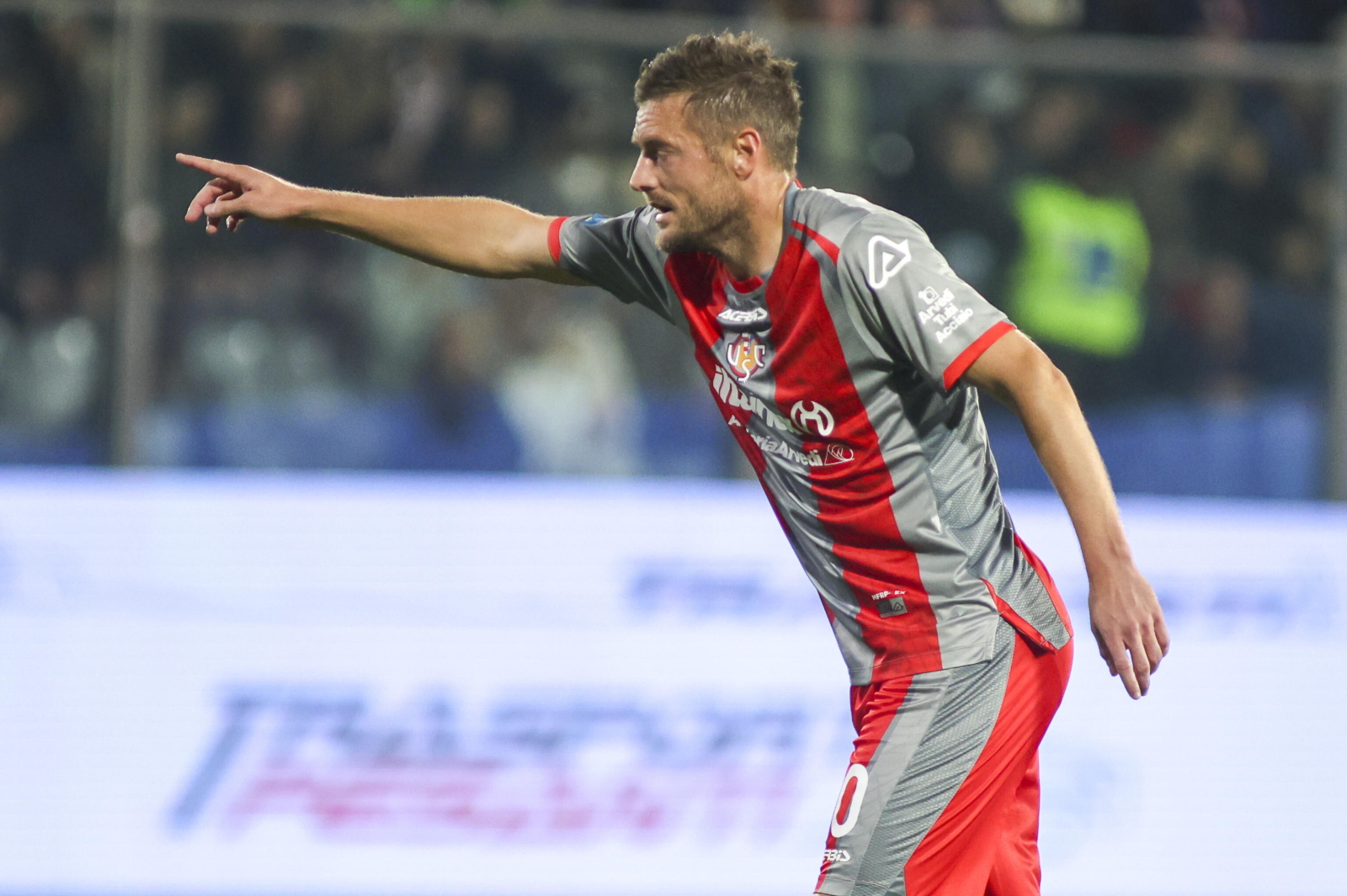 Pierwsza bramka Jamiego Vardy'ego w Serie A. Narobił kłopotów drużynie Polaka