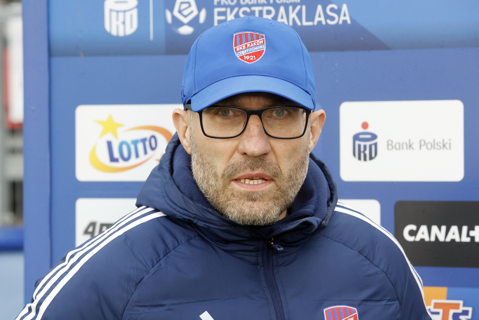 Nieoczekiwana zmiana w bramce Rakowa. Papszun zabrał głos. "Wszyscy rywalizują"