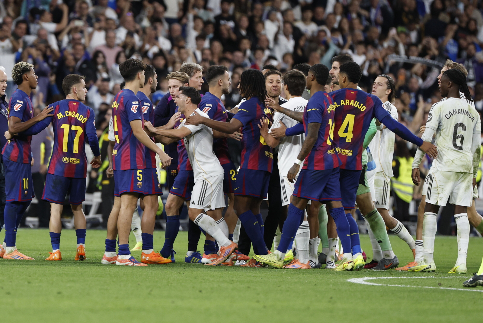 Jeszcze jedna czerwona kartka w El Clasico. Wiadomo, kto dostał