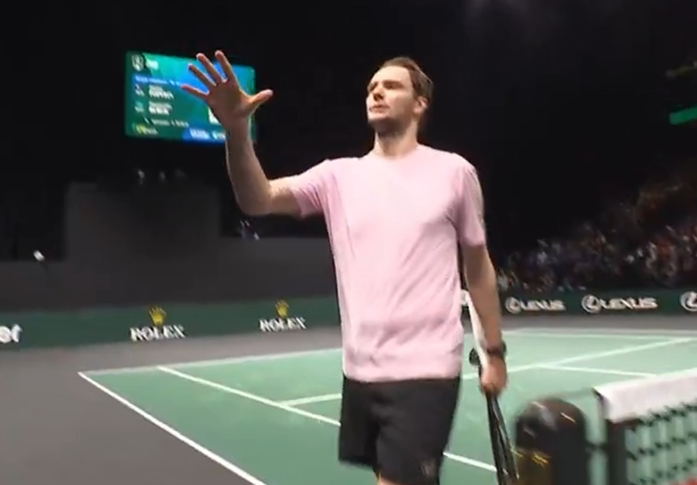 Rosjanin nie podał ręki rywalowi. Oto powód