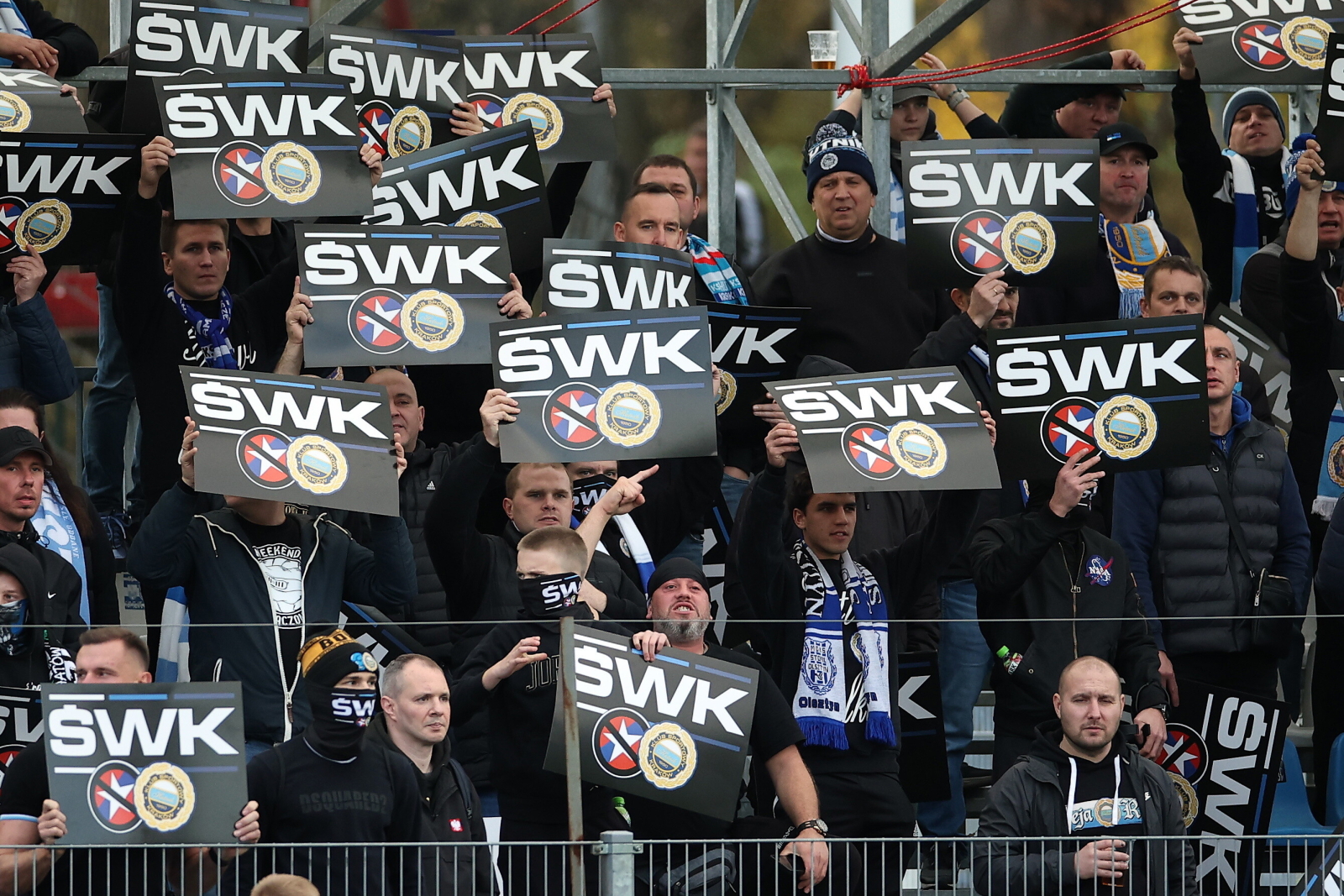 Obrzydliwy transparent w Krakowie. Wszystko było widać w TV