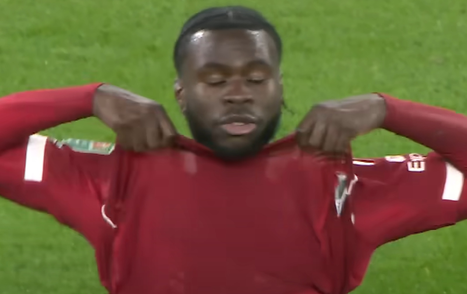 Wytrwał na boisku 12 minut. Sceny w meczu Liverpoolu [WIDEO]