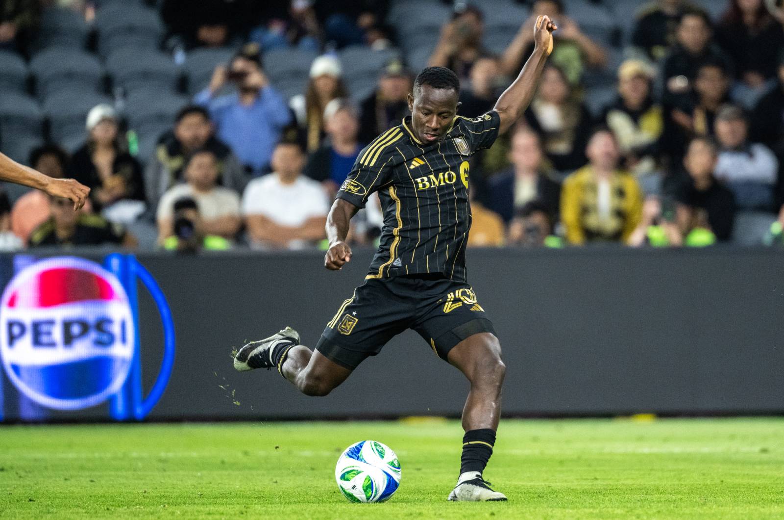 Media: skrzydłowy znowu chce zagrać w Wiśle Kraków. Klub to rozważa