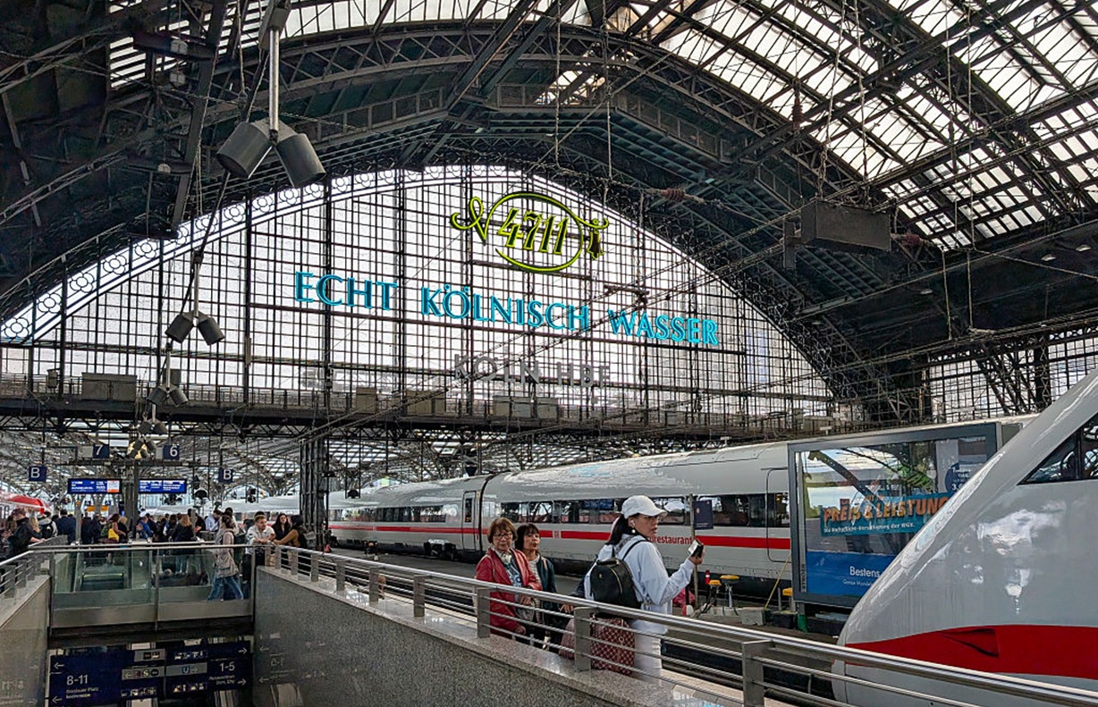 Chuligani wyskoczyli z pociągów. Wielka awantura na dworcu