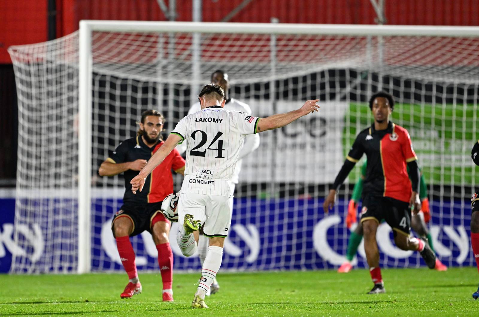 Piękny gol Polaka w Belgii. Pierwszy w nowym klubie