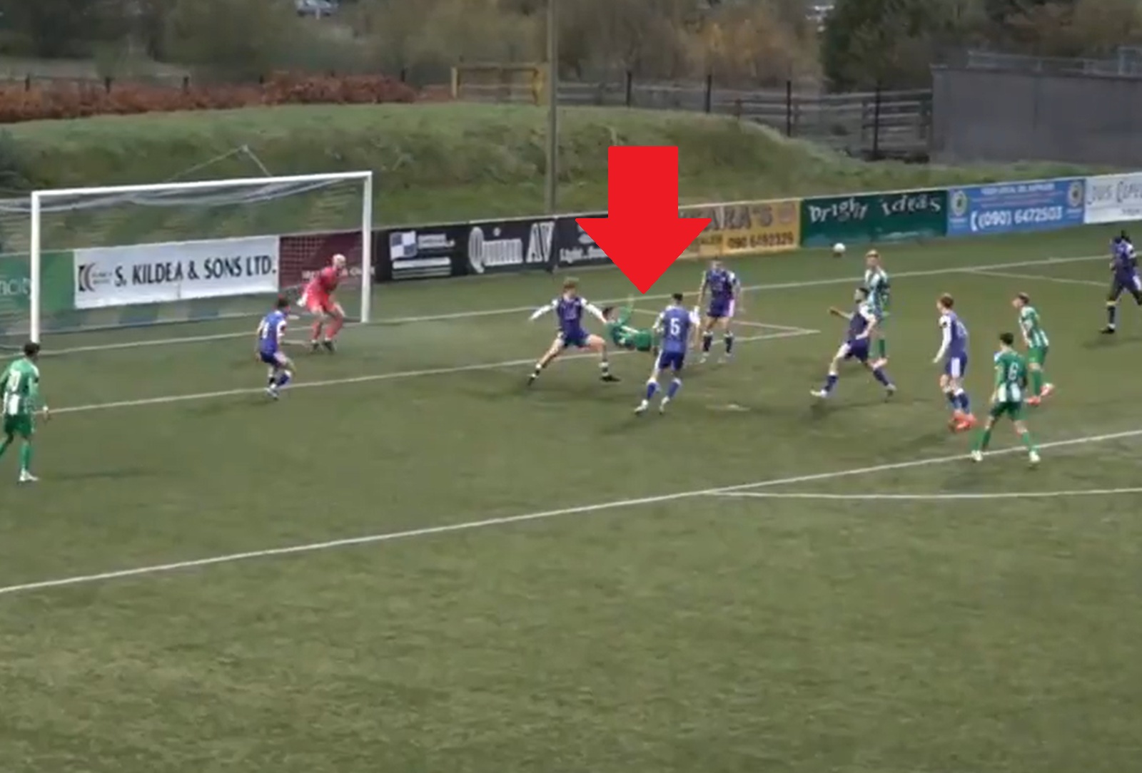 Była ostatnia minuta barażu. Niewiarygodne, co zrobił ten piłkarz [WIDEO]