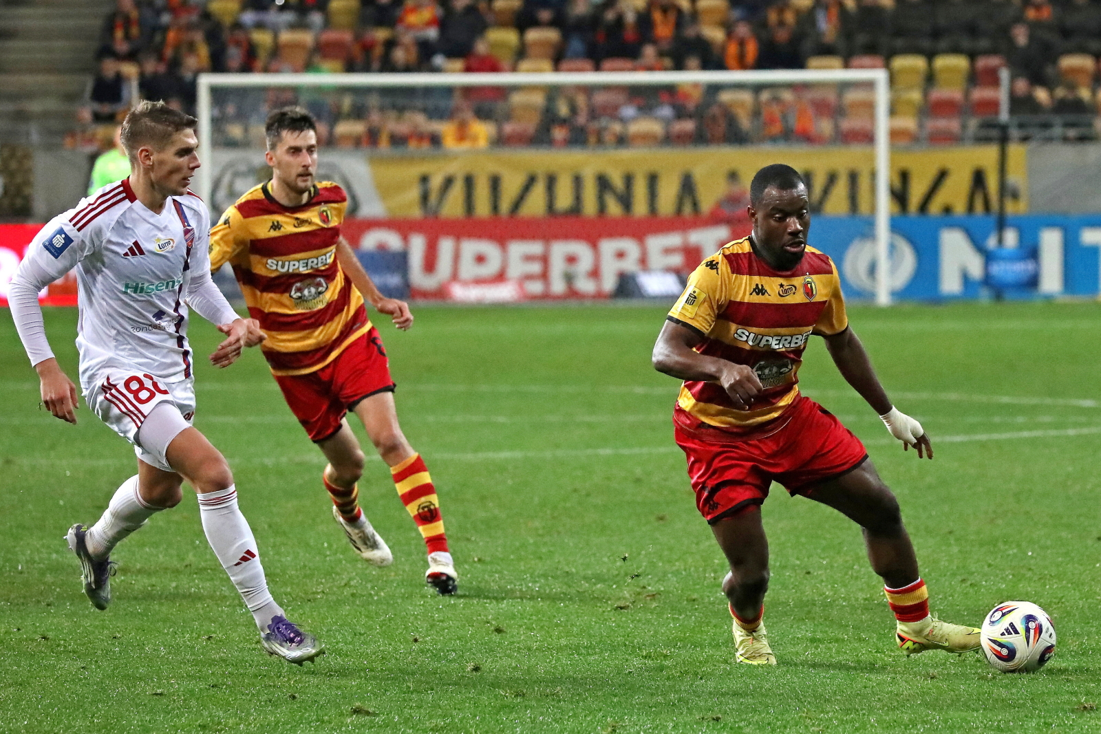 Nerwowe 110 minut w Białymstoku. Raków przetrwał spóźniony napór Jagiellonii