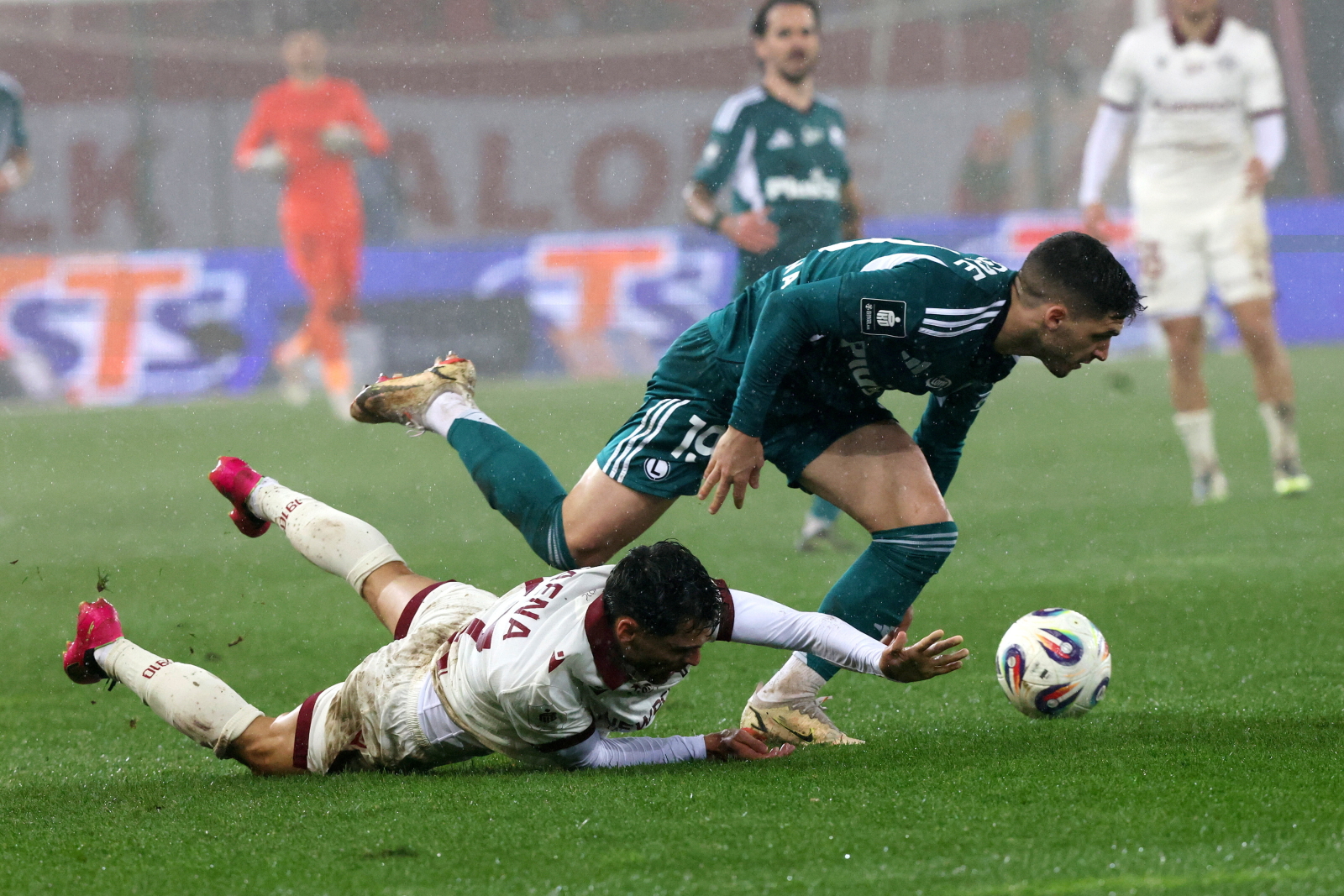 Widzew - Legia. W klasyku aż kipiało od walki. Wojskowi wyrwali punkt w Łodzi