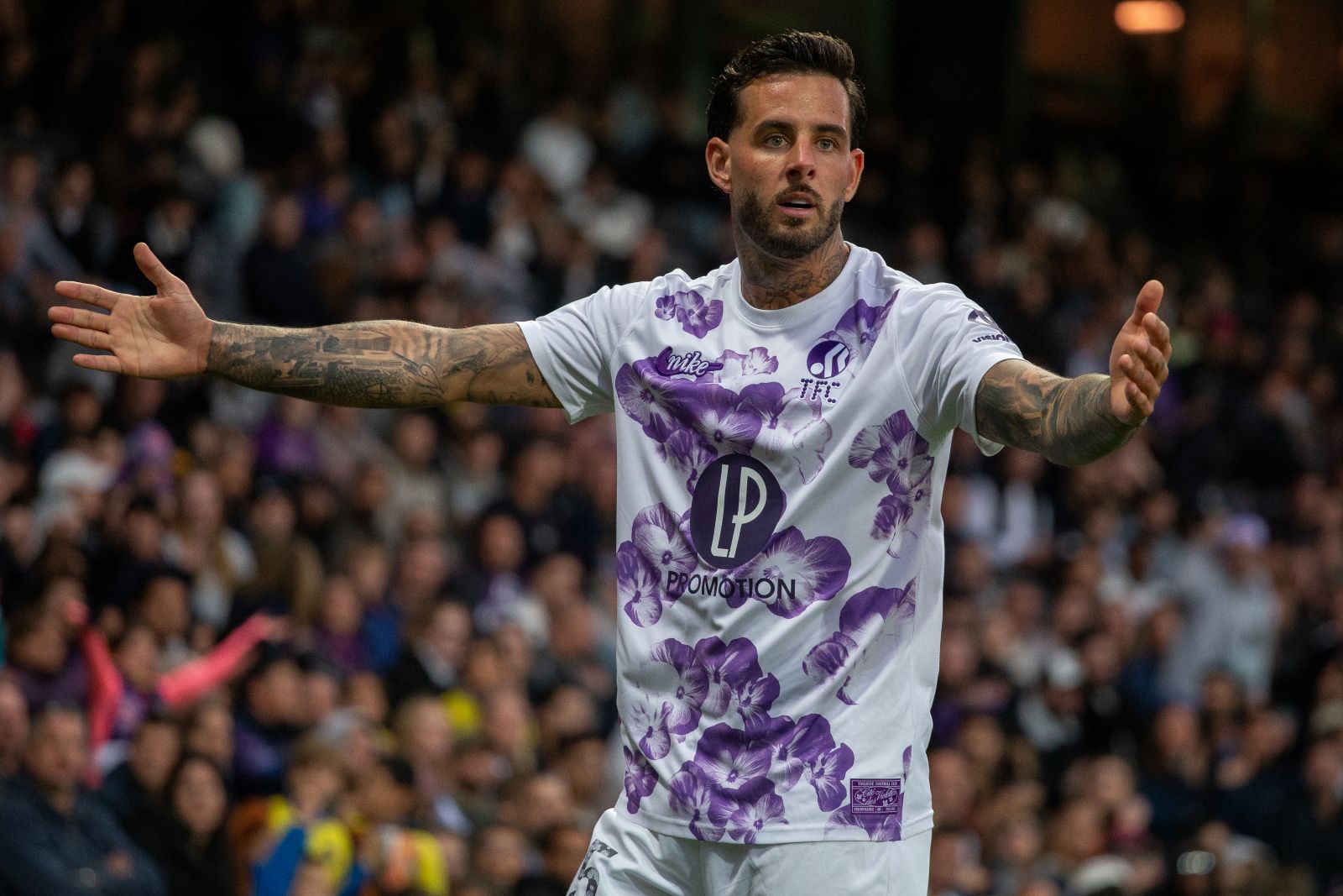 Oskarżono go o rasizm. Wyjaśnienia piłkarza szokują