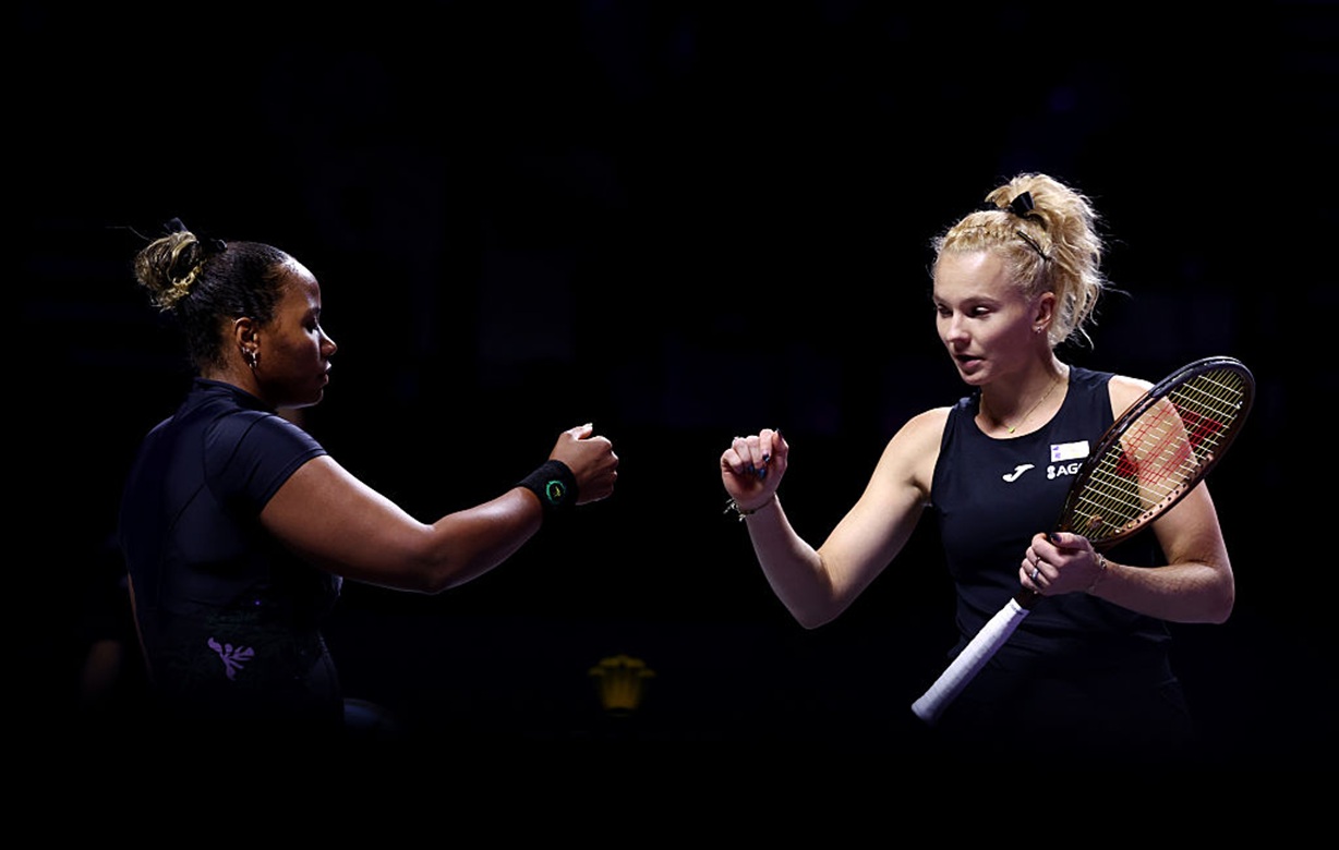 Kapitalna pogoń dała im ważne zwycięstwo w WTA Finals