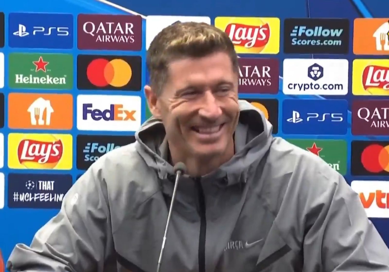 Pytanie do Flicka o Lewandowskiego. Polak nagle zaczął się śmiać