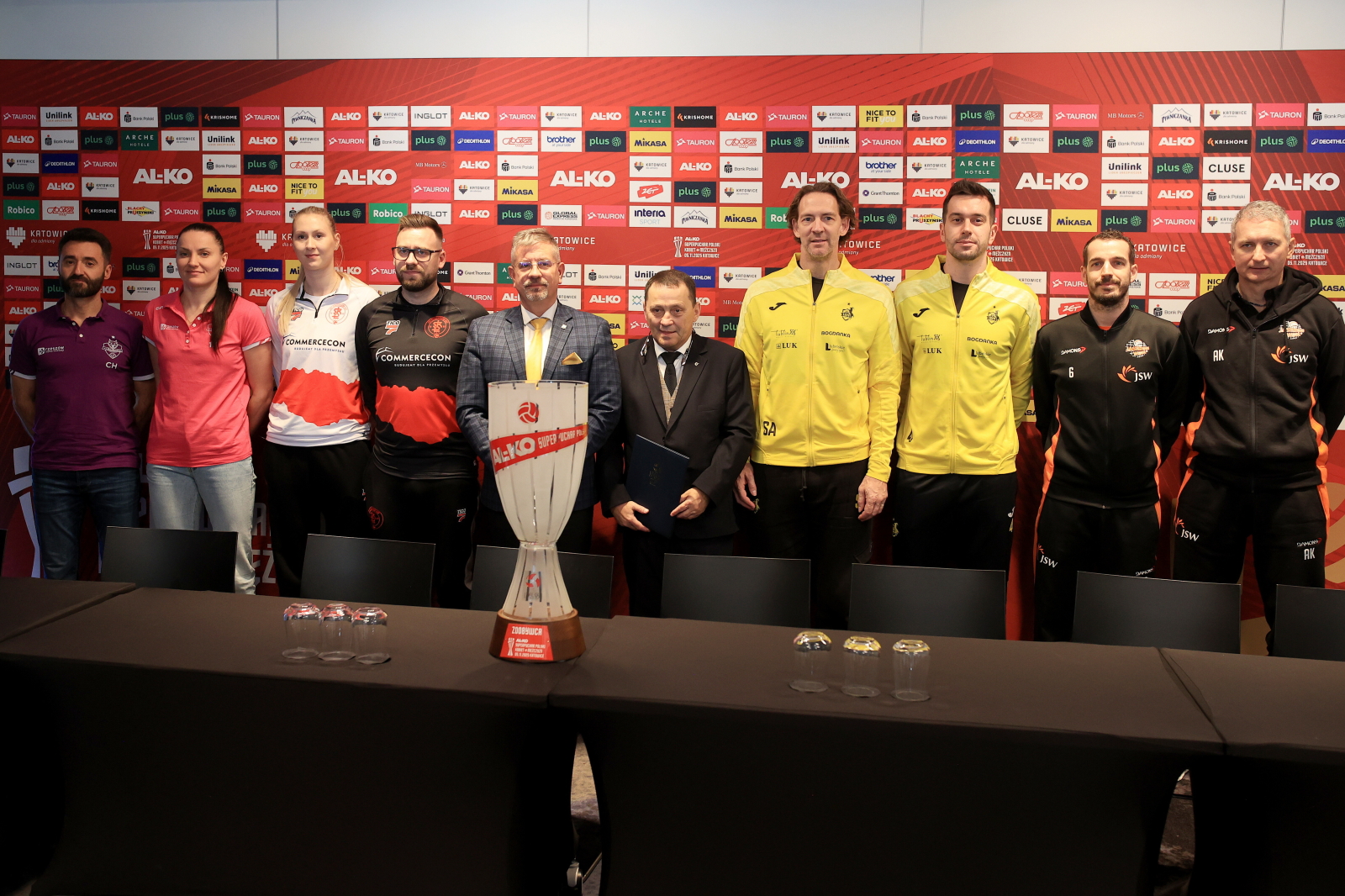 Bohaterowie poprzedniego sezonu zagrają o Superpuchary