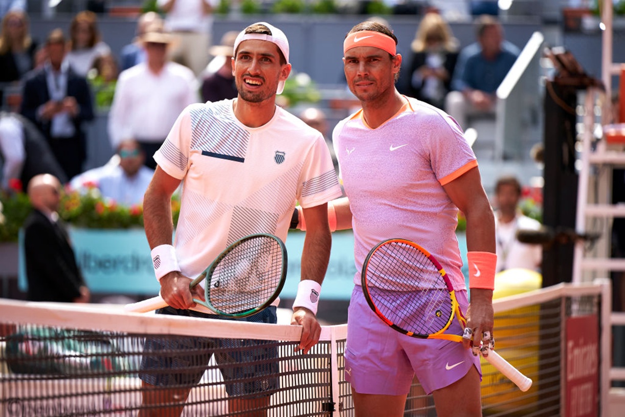 W wieku 30 lat zakończył karierę. Grał z najlepszymi