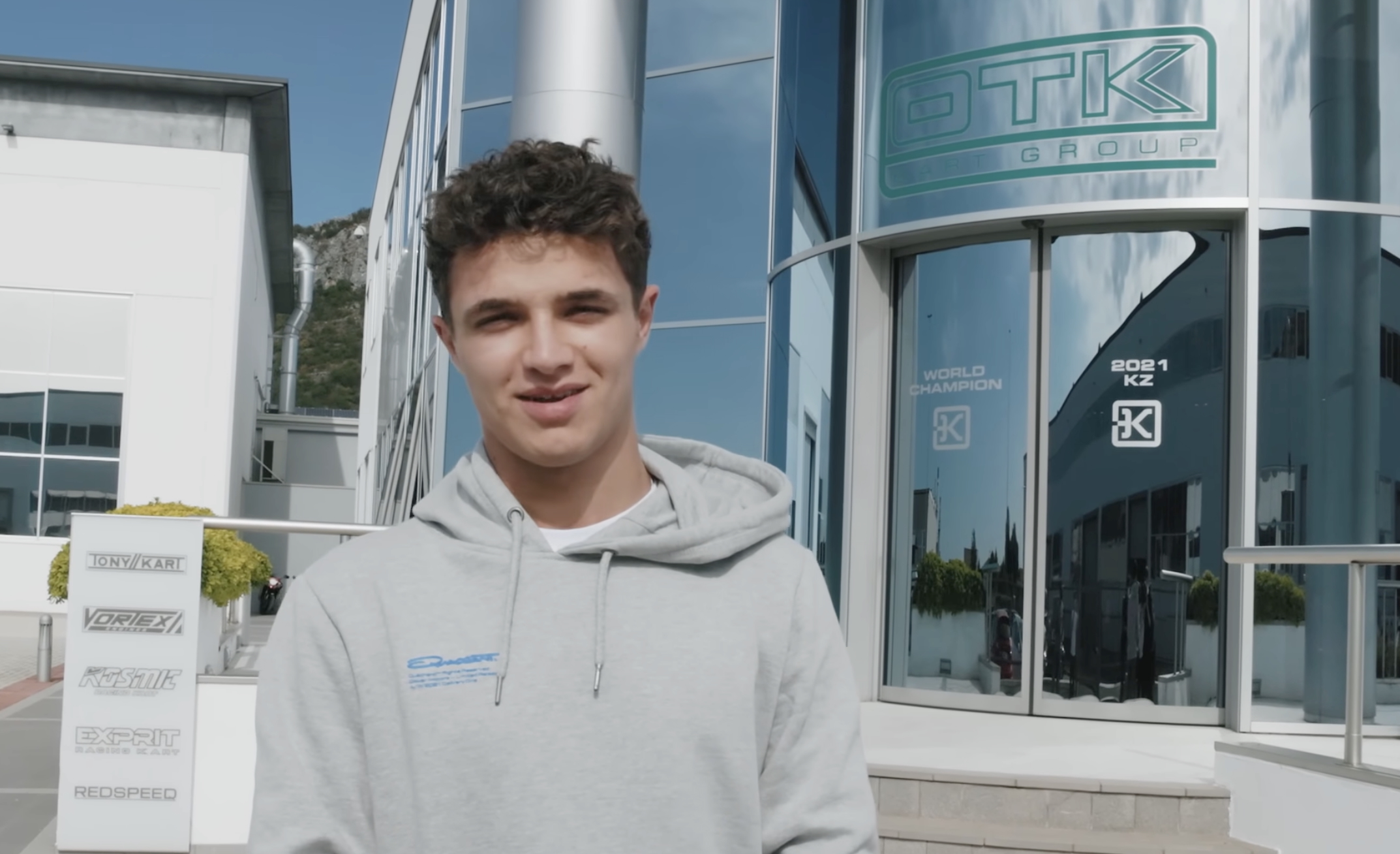 Może zostać mistrzem F1. Jego gokarty sprzedawane są w Rosji