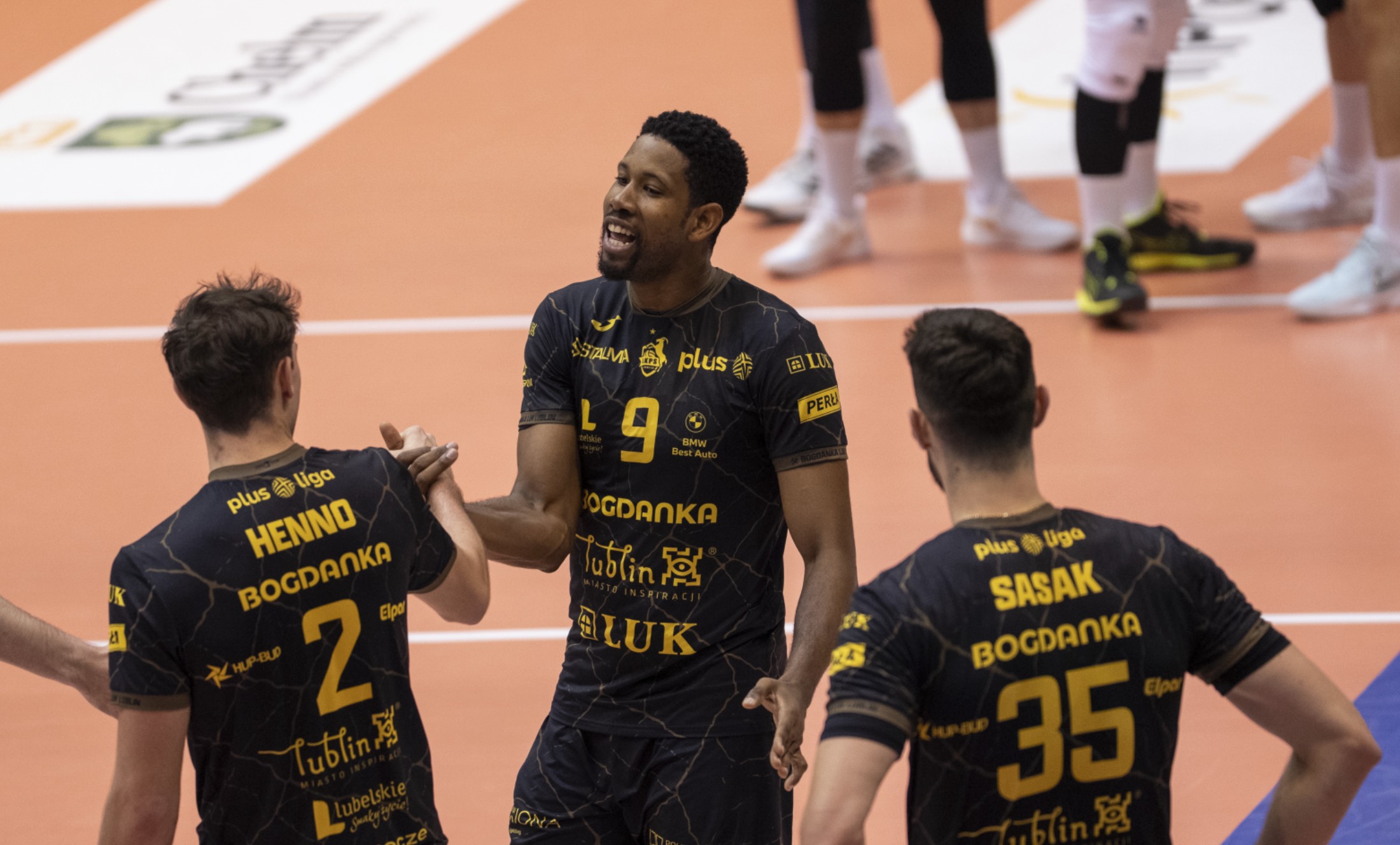 Jedno słowo. Leon nie mógł wyrazić się jaśniej