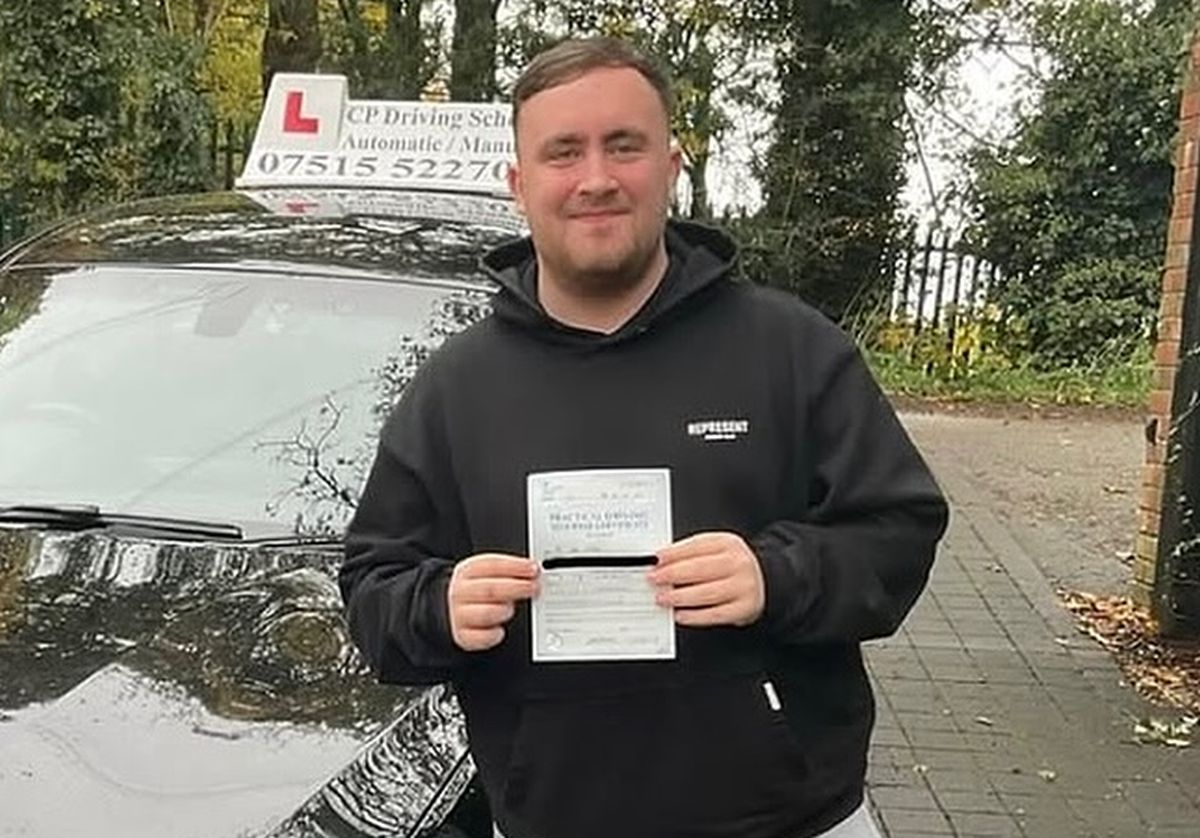 Dopiero co zdał na prawo jazdy. Oto jego pierwszy samochód