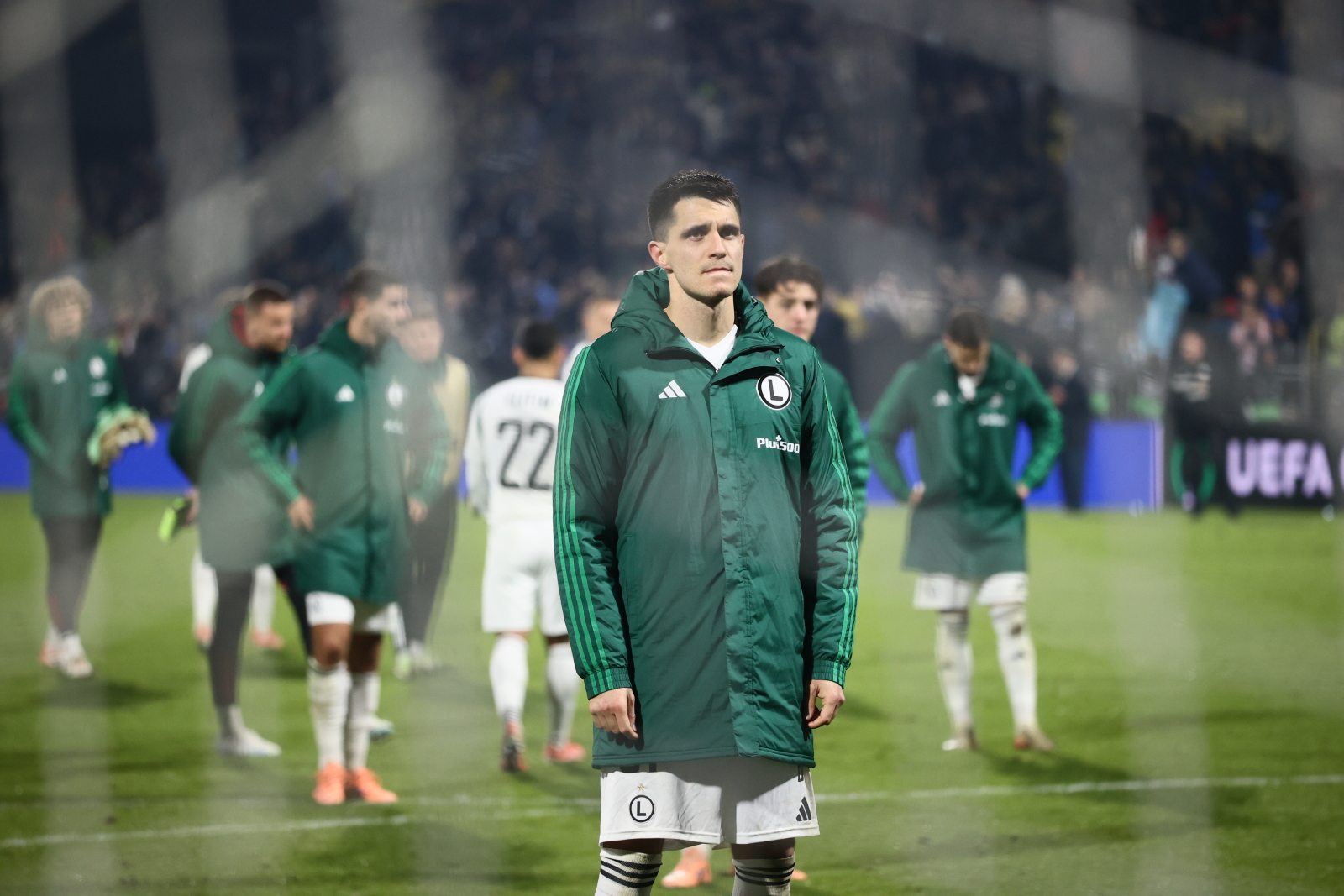 Ciosy z każdej strony. Czarny czwartek polskiej piłki [OPINIA]