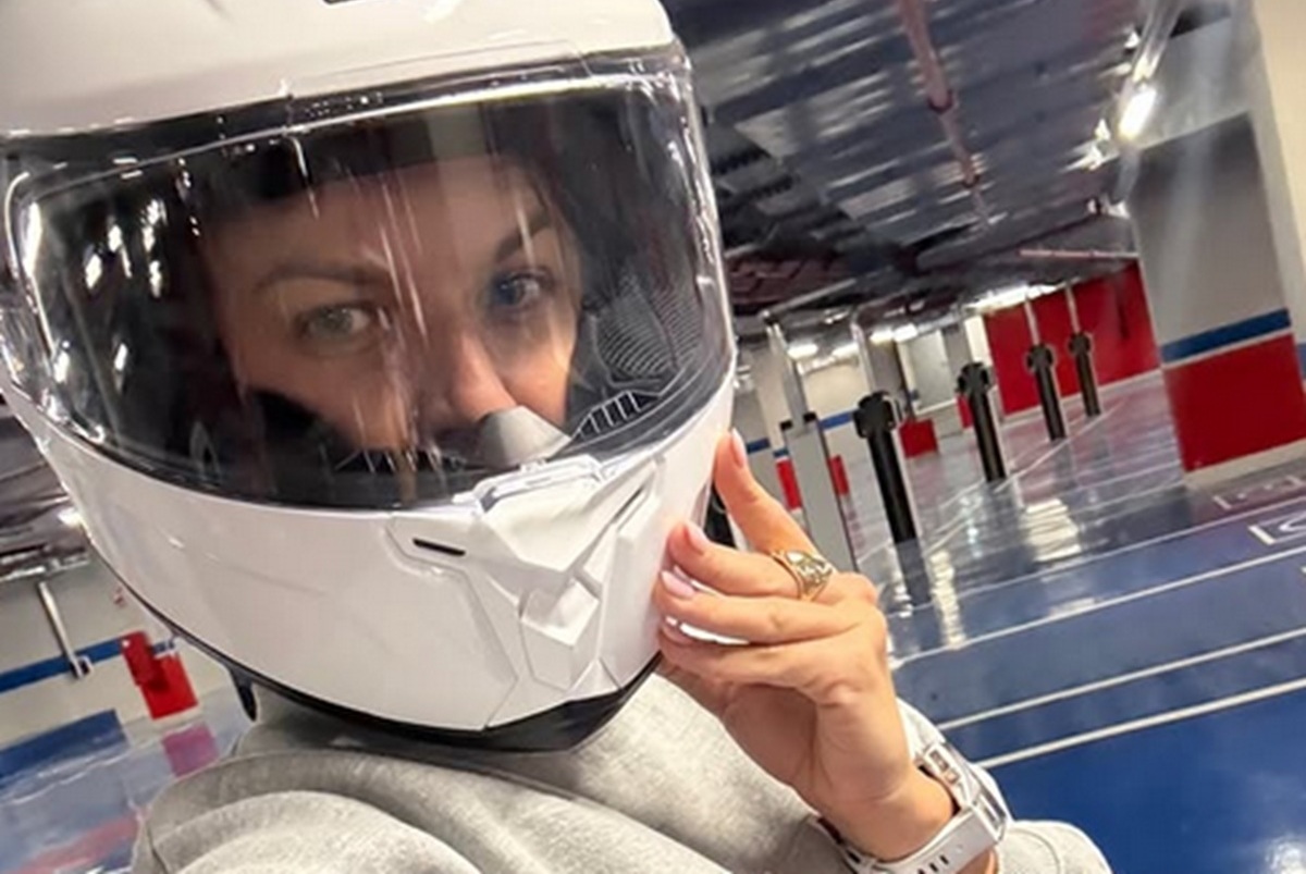 Lewandowska wsiadła na skuter. Pojechała oglądać męża w pracy