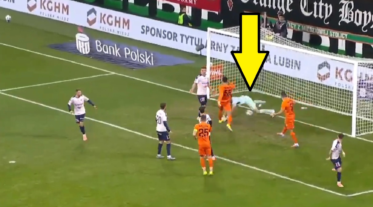 Dziurawe ręce. Co za błąd bramkarza Górnika