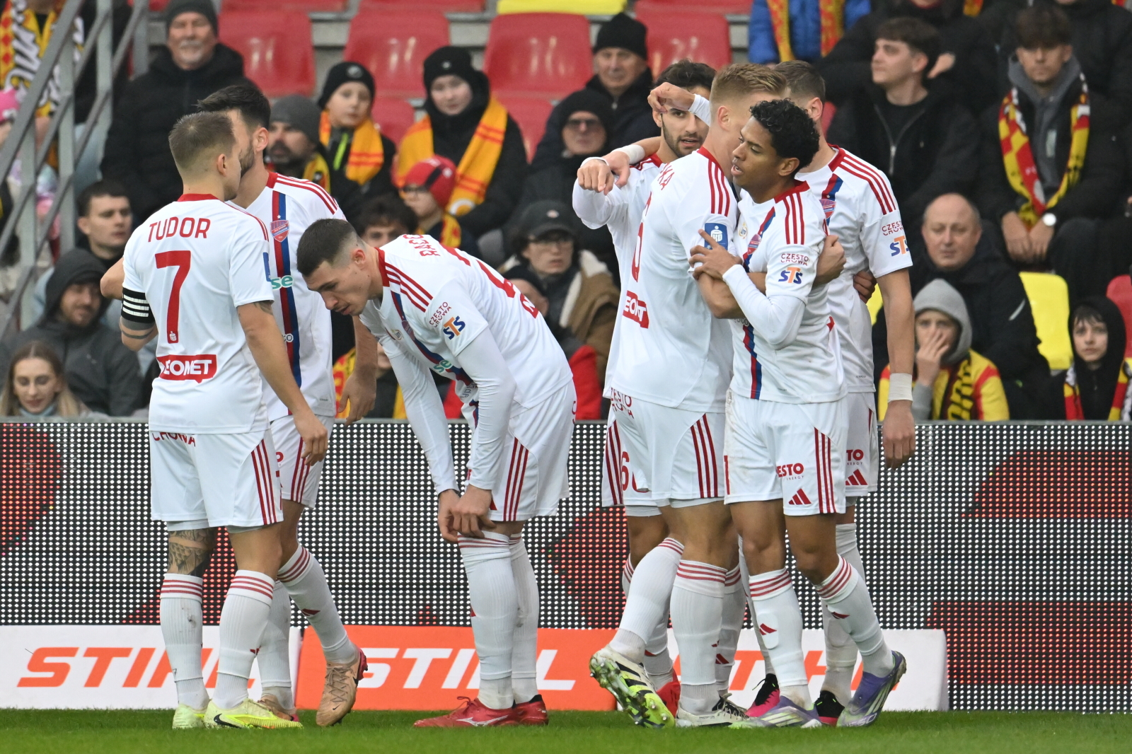 Nie było czego zbierać. Rozpędzony Raków przejechał się po Koronie