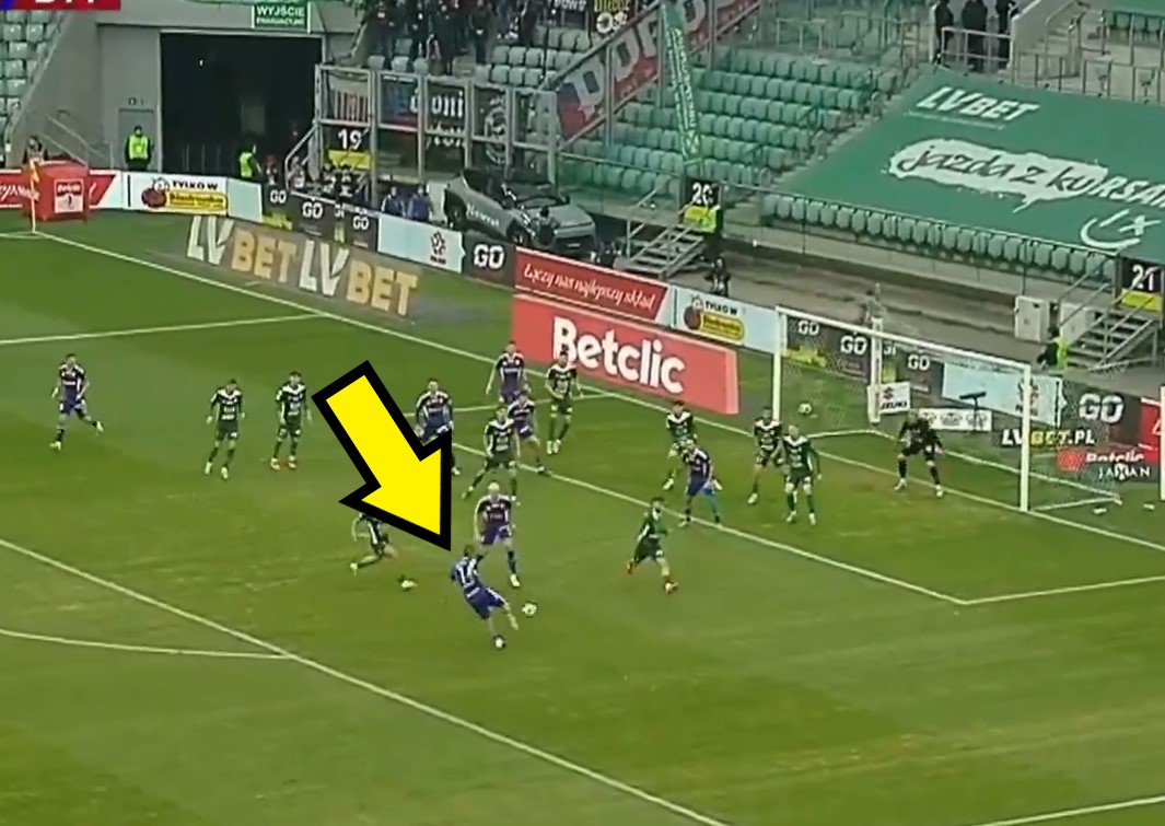 Bramka z cyklu "stadiony świata" w polskiej lidze. Potężne uderzenie