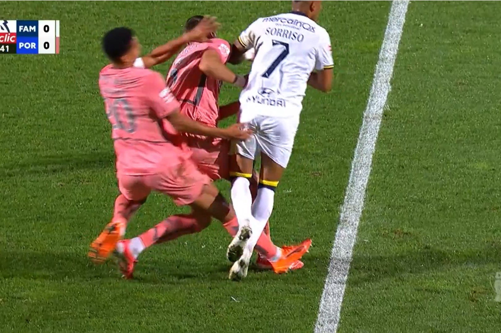 Pech Bednarka. Po tej akcji musiał opuścić boisko [WIDEO]