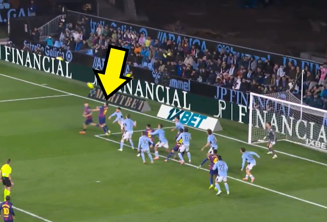 Ależ to zmieścił. Oto jak Lewandowski strzelił trzeciego gola [WIDEO]