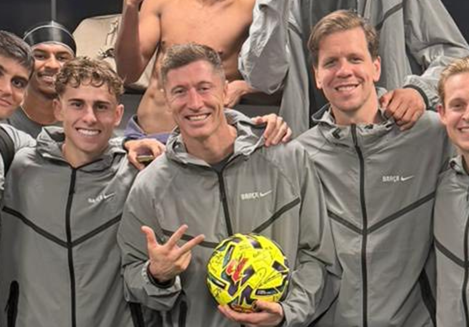 25 minut po północy. Lewandowski zamieścił wpis. Tylko spójrz na to zdjęcie