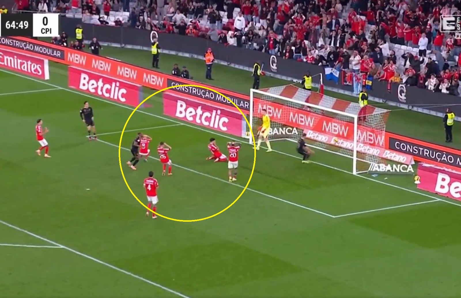 Sceny w meczu zespołu Mourinho. Wszyscy łapali się za głowy