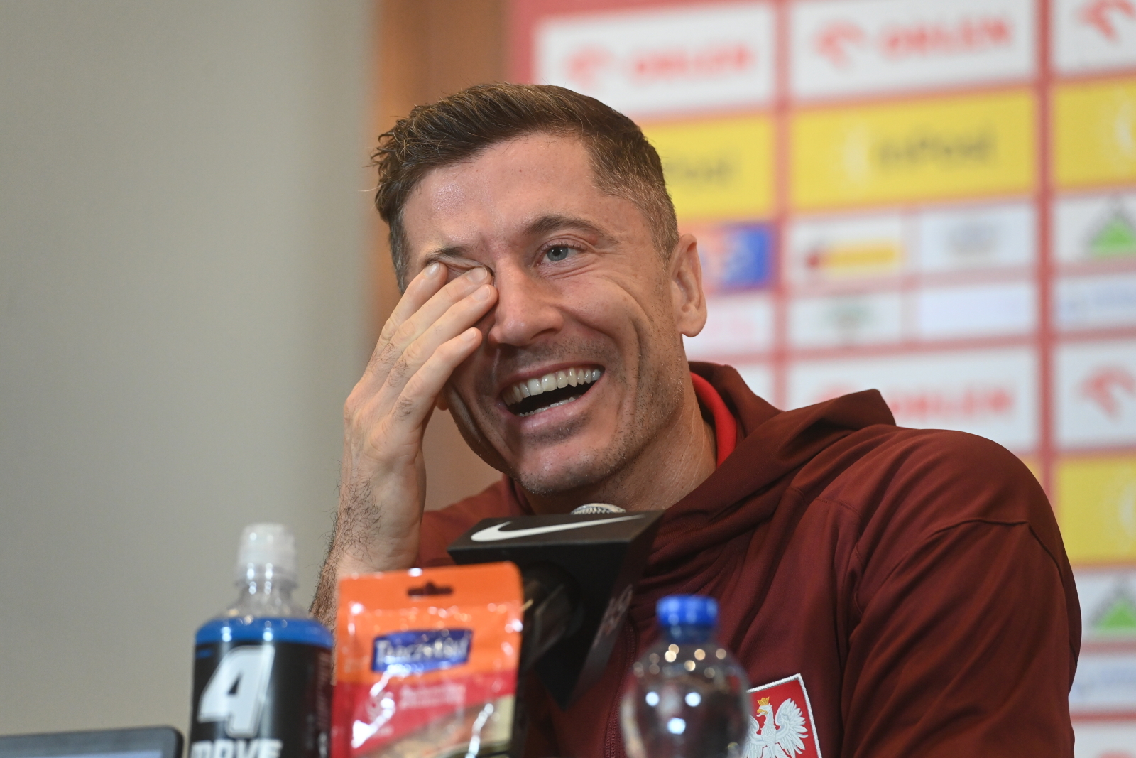 "Jak mnie? Ja jestem niezniszczalny”. Lewandowski zdjął maskę