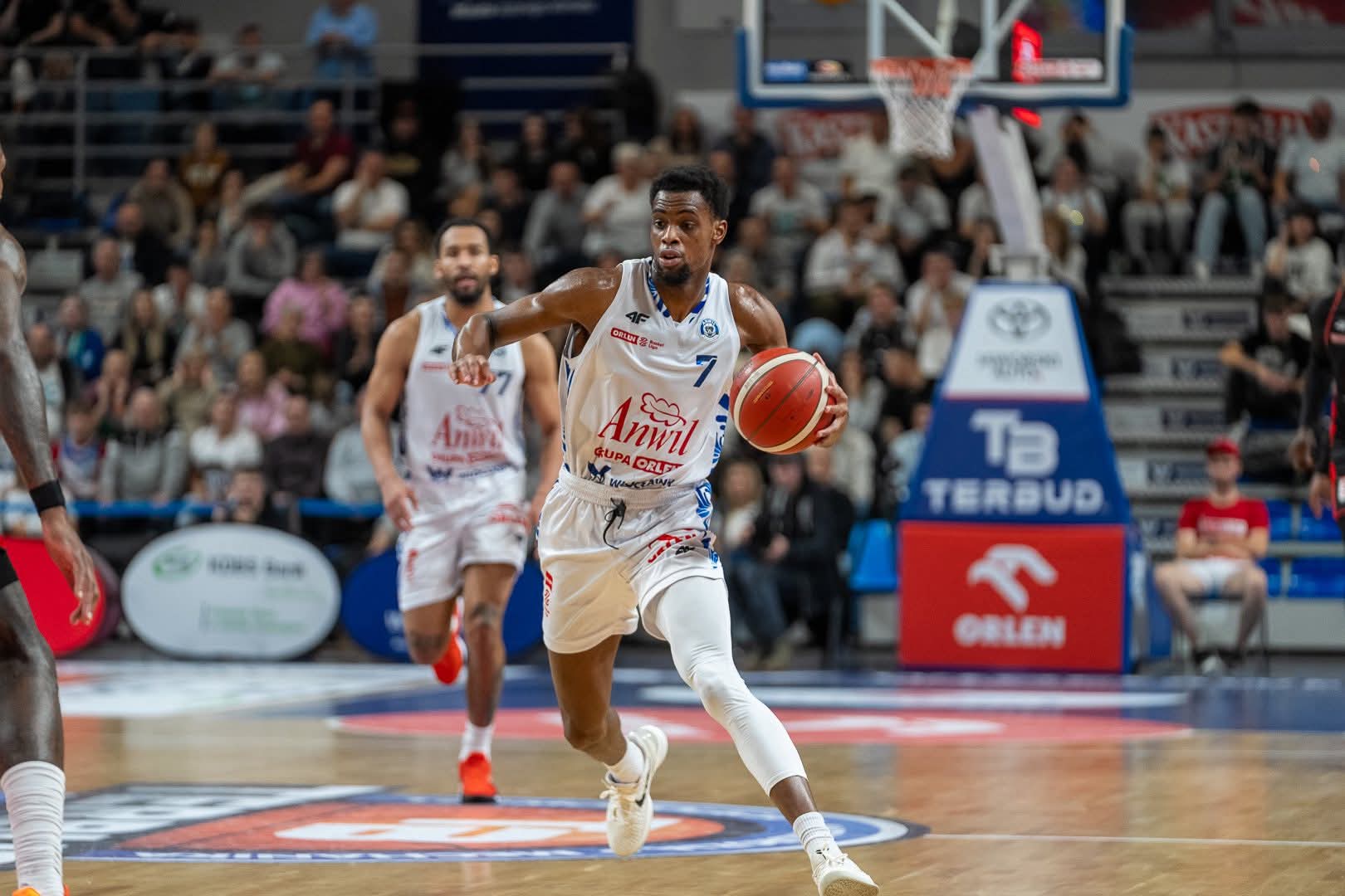 Mieszane emocje polskich klubów. Anwil mógł zaliczyć powrót sezonu