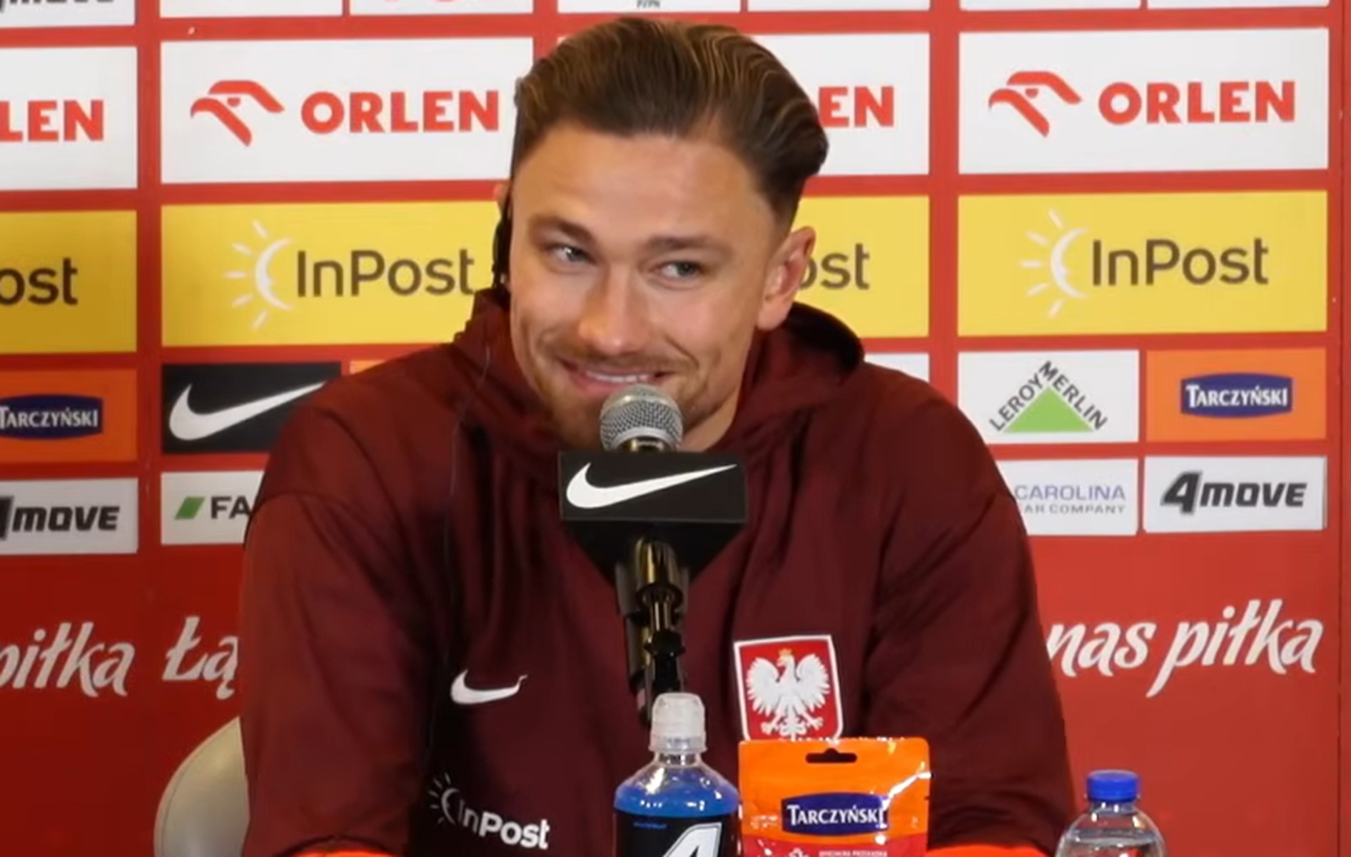 Padło pytanie o naukę polskiego. Cash szeroko się uśmiechnął