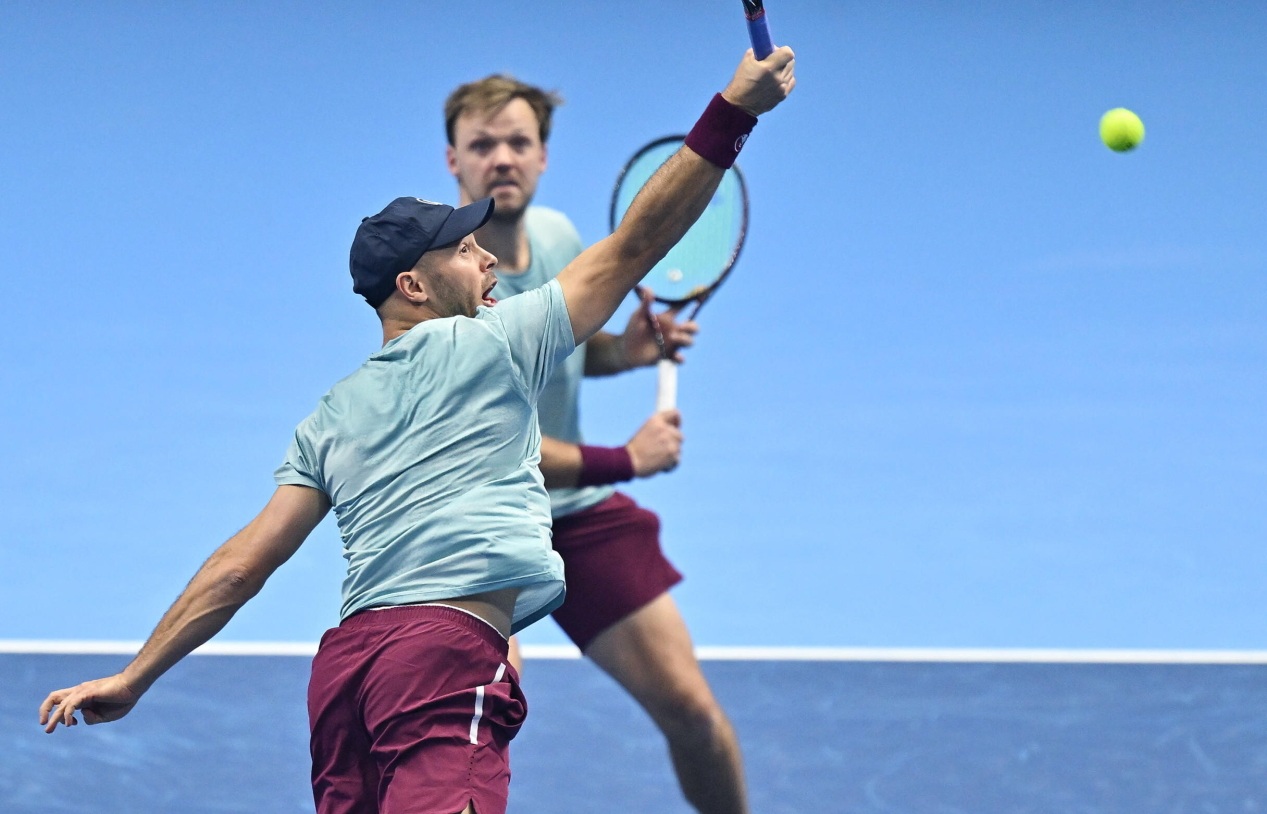 ATP Finals: zeszłoroczni mistrzostwie pożegnali się z honorem