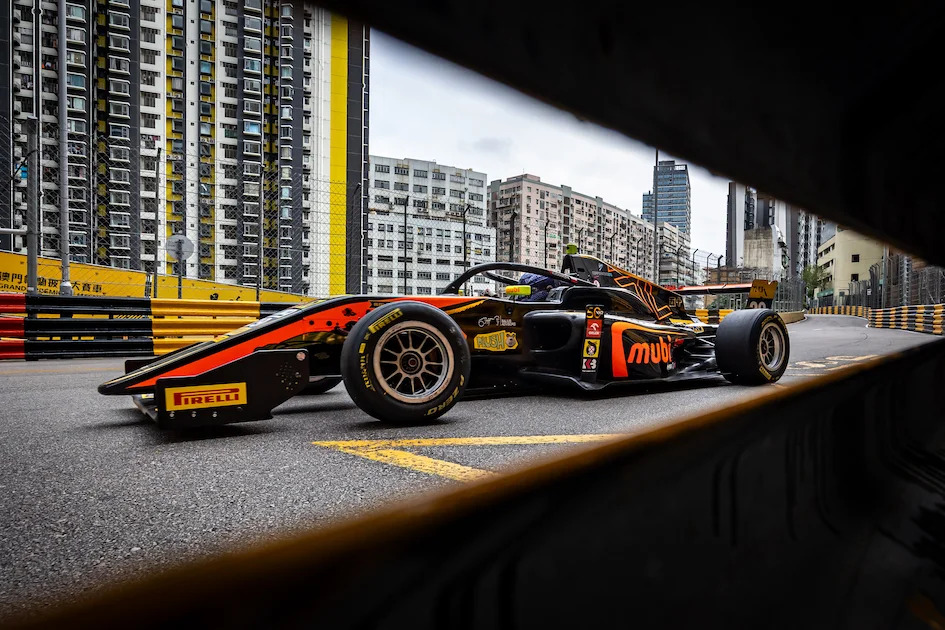 Tymek Kucharczyk ściga się w Grand Prix Makau 2025