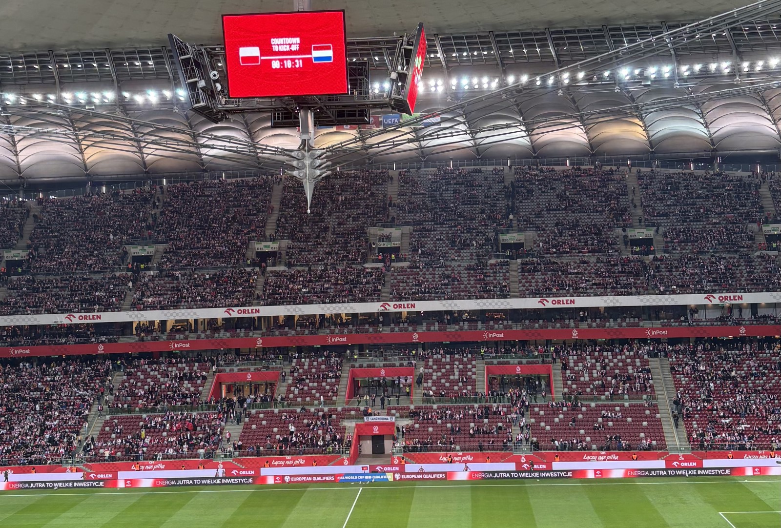 Gorąco przed PGE Narodowym. "Gigantyczne kolejki"