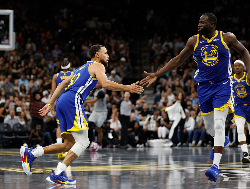 Szalony mecz i finisz. Curry znów zrobił to Spurs i Sochanowi!