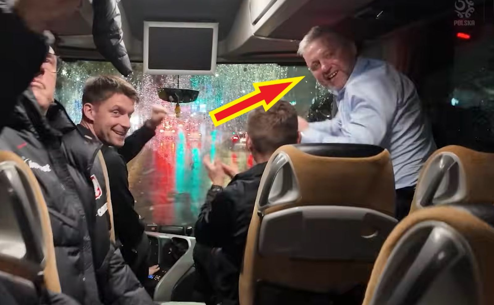 Sceny w autokarze kadry U-21. Brzęczek aż musiał wstać